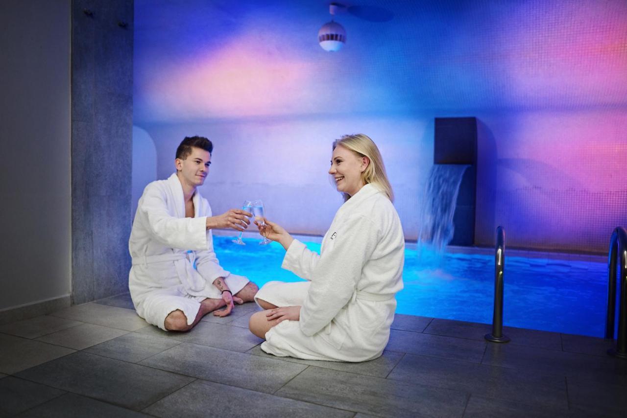 Hotel Fado Spa & Restaurant Швидница Екстериор снимка