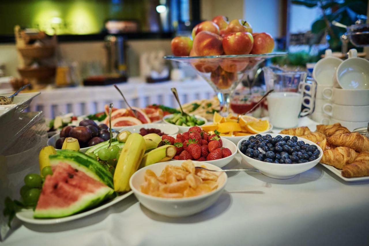 Hotel Fado Spa & Restaurant Швидница Екстериор снимка